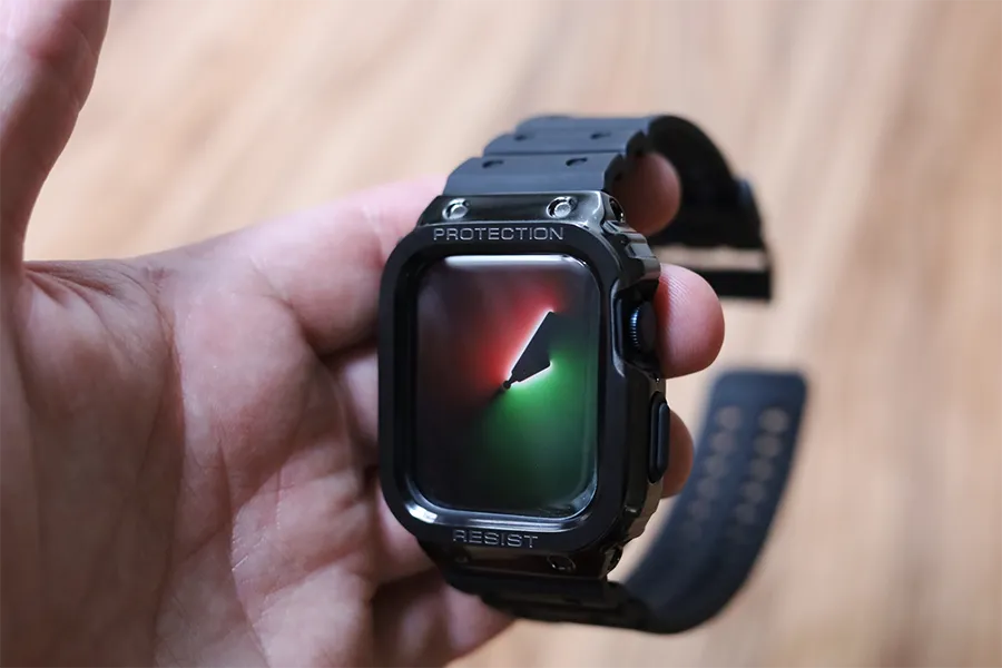 Apple Watchのamband ムービングフォートレスクラシックをApple Watchに装着後