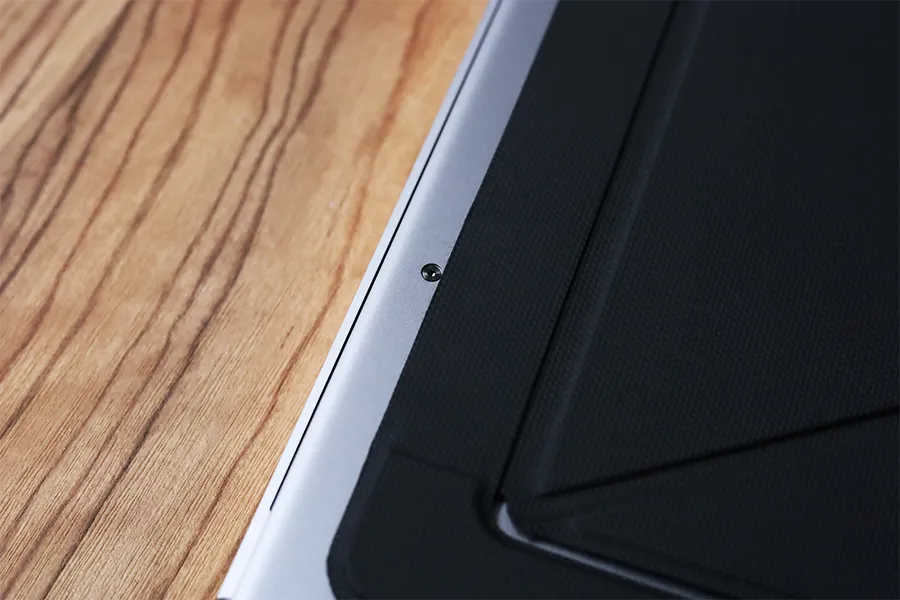 NATIVE UNIONのMacBookスタンドのネジが当たらない部分がベスト