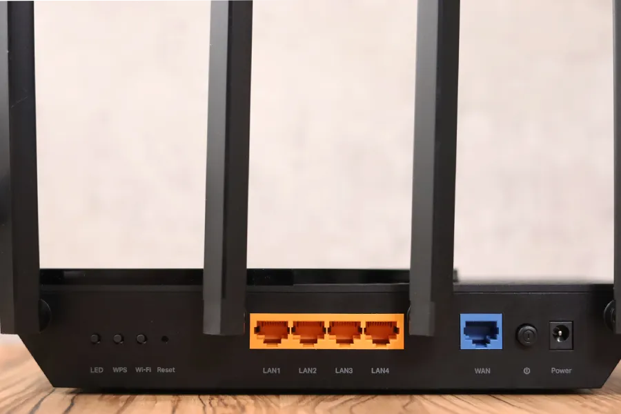 TP-Link Archer AX73の電源やLANぶぶん