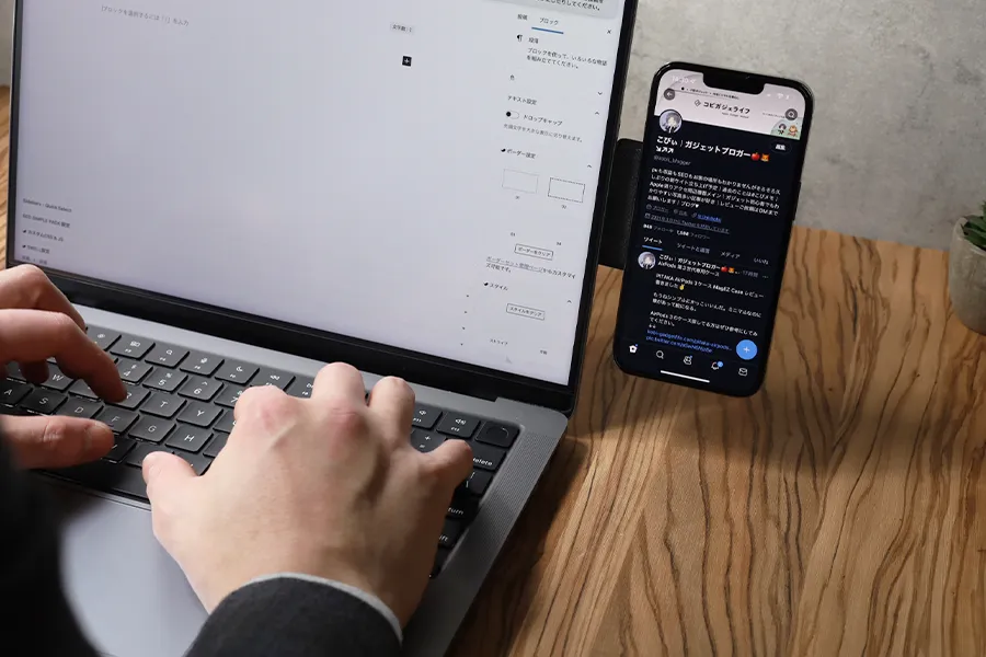 MOFT Snapノートパソコンクリップ スマホホルダーを装着するとMacBookでTwitter作業もできる
