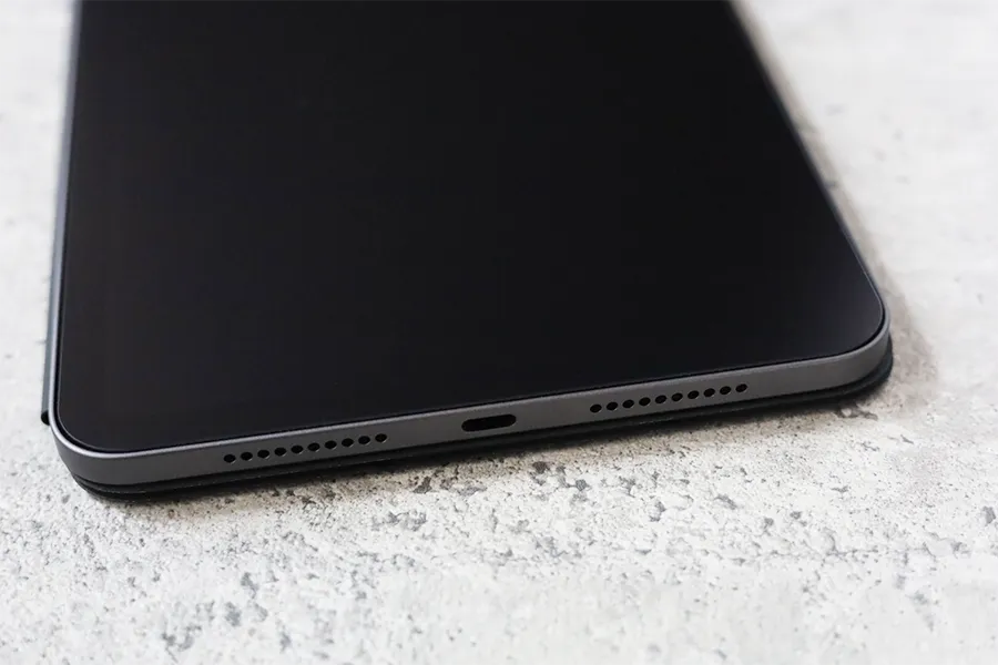 Satechi アルミニウム Type-C モバイル Proハブを挿していないiPad mini 6のポート部分
