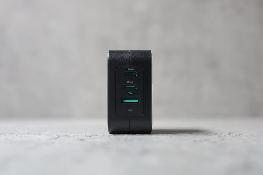 MATECH Sonicharge 100W Pro のポート部分