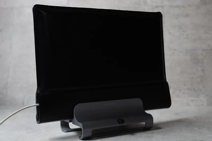 Simplism MacBook Pro 14インチケースとSatechiスタンド