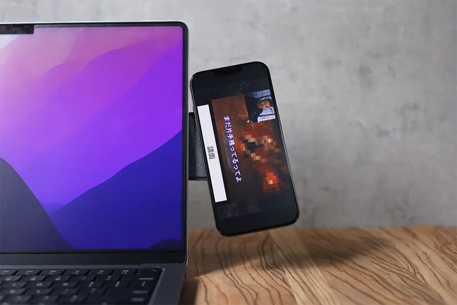 MOFT Snapノートパソコンクリップ スマホホルダーは横向きにするとMacBook本体に干渉してしまう
