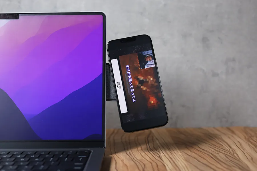 MOFT Snapノートパソコンクリップ スマホホルダーは横向きにするとMacBook本体に干渉してしまう