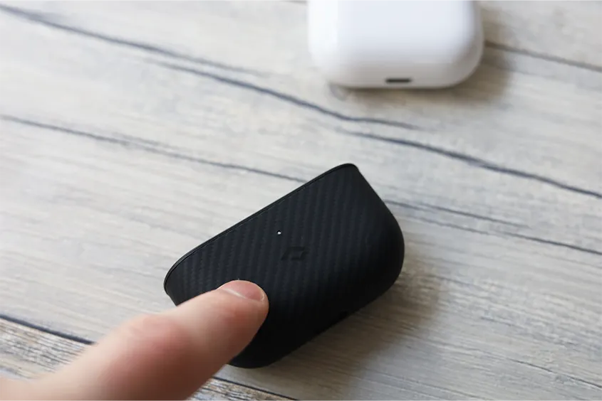 PITAKA AirPods 3ケース MagEZ Caseは詰めを立てても傷が入らない