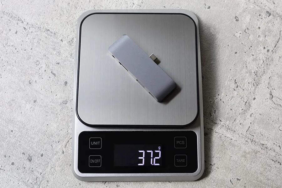 Satechi アルミニウム Type-C モバイル Proハブの重量は37.2g