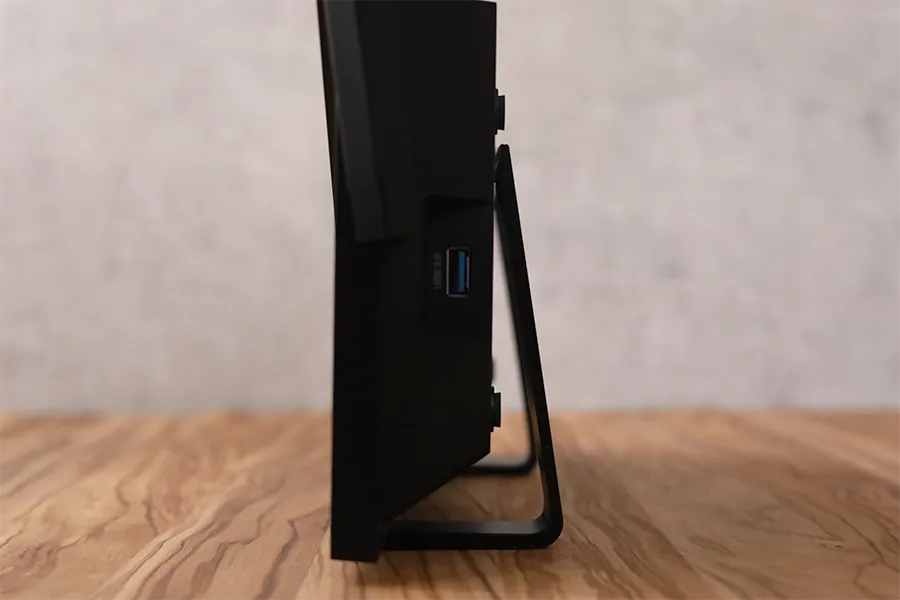 TP-Link Archer AX73をスタンドでたてた