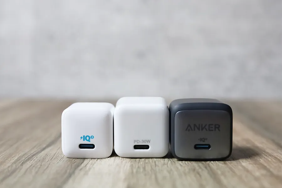 ベルモンドとAnkerの3充電器のポート部分