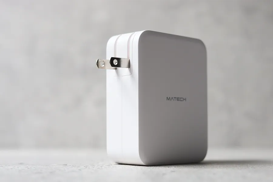 MATECH Sonicharge 130Wはプラグ収納型