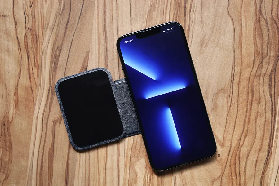 MOFT Snapノートパソコンクリップ スマホホルダーはiPhoneのMagSafeにくっつく