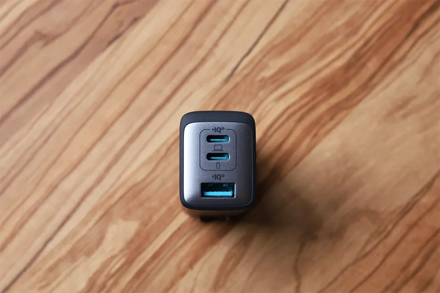 Anker PowerPort III 3-Port 65W Pod のポート部分