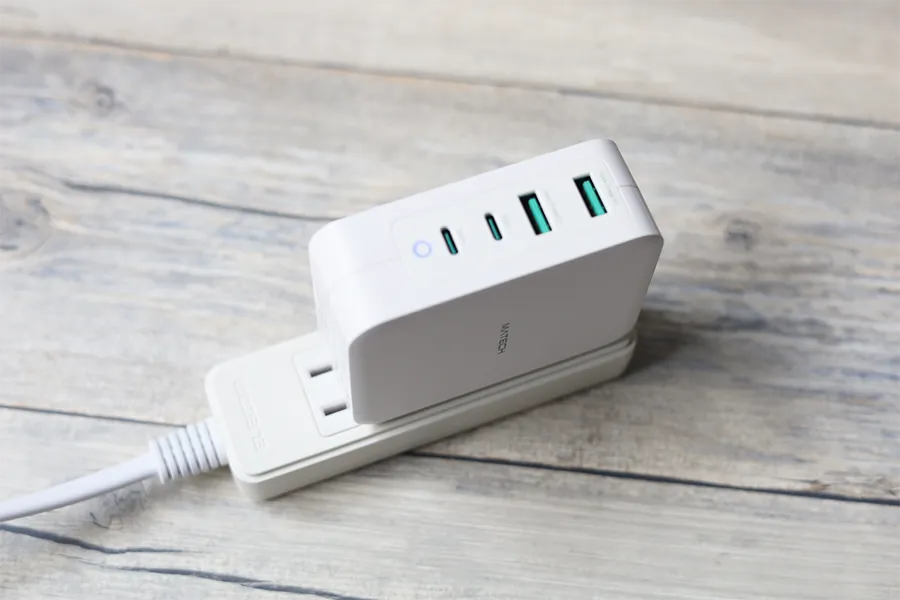 MATECH Sonicharge 130Wをケーブルにさすとはみ出やすい