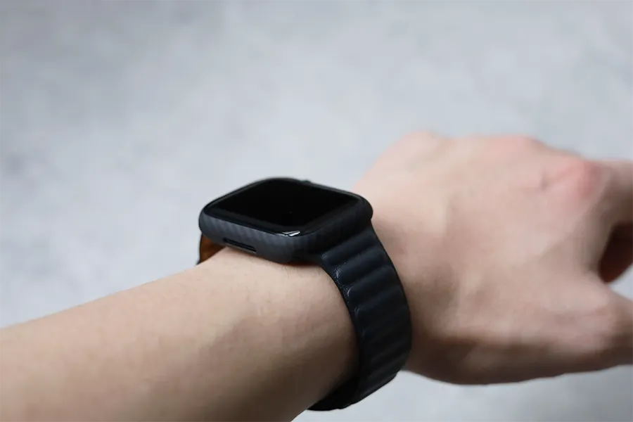 PITAKA Air Case for AppleWatchとレザーループ装着時