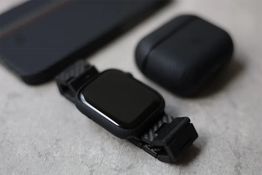 PITAKA Air Case for AppleWatchとPITAKA製品斜め