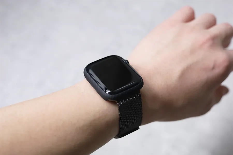 PITAKA Air Case for AppleWatchとミラネーゼループを装着したとき