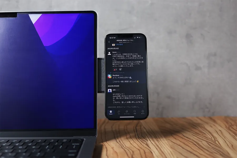 MOFT Snapノートパソコンクリップ スマホホルダーでスラックなども確認出来る