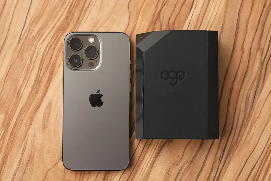 EXINNO 240WとiPhone 13 Proのサイズ比較
