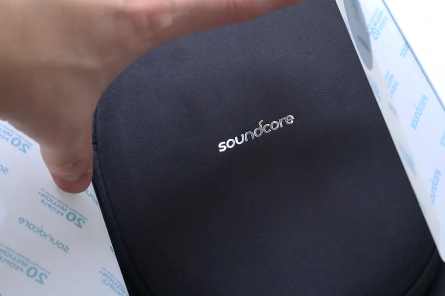 Anker Soundcore Life Q35の内箱の中に本体ケースあり