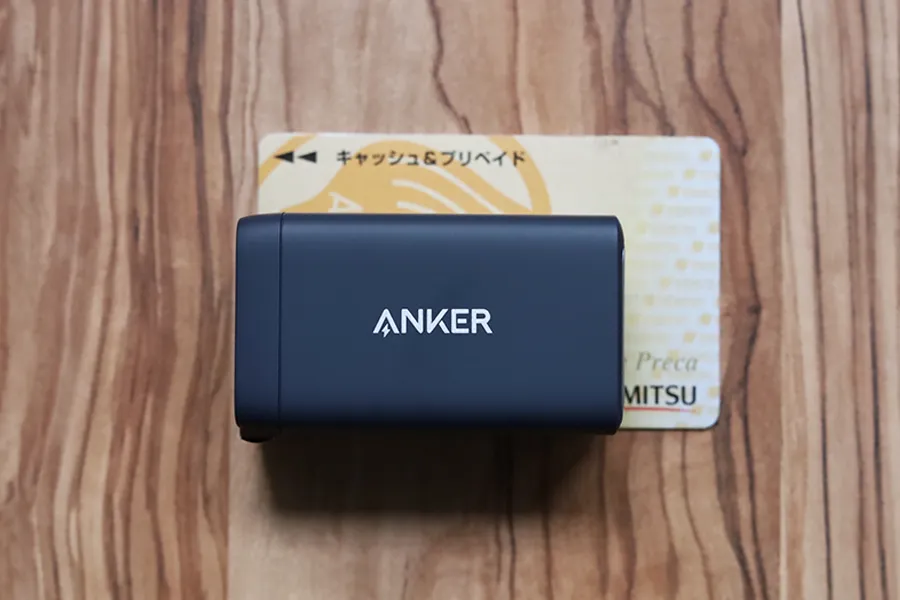 Anker PowerPort III 3-Port 65W Podはクレカサイズ