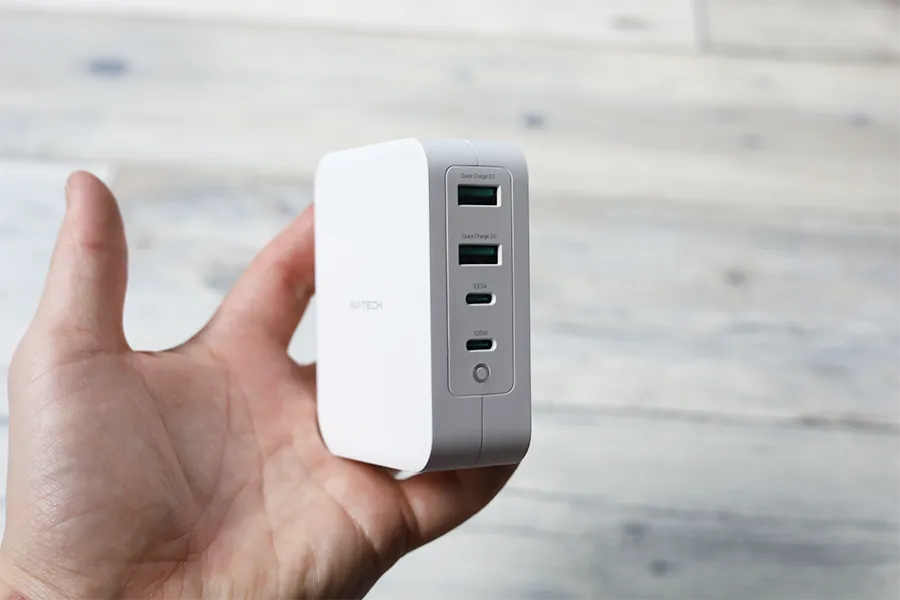 MATECH Sonicharge 130Wのポート部分