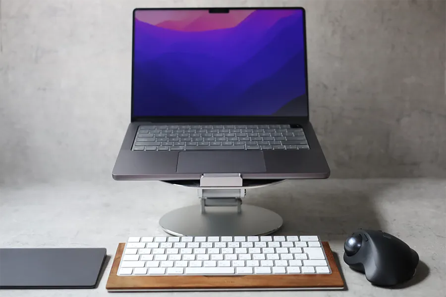 Almos 高さ調整スタンドで外部キーボードで作業