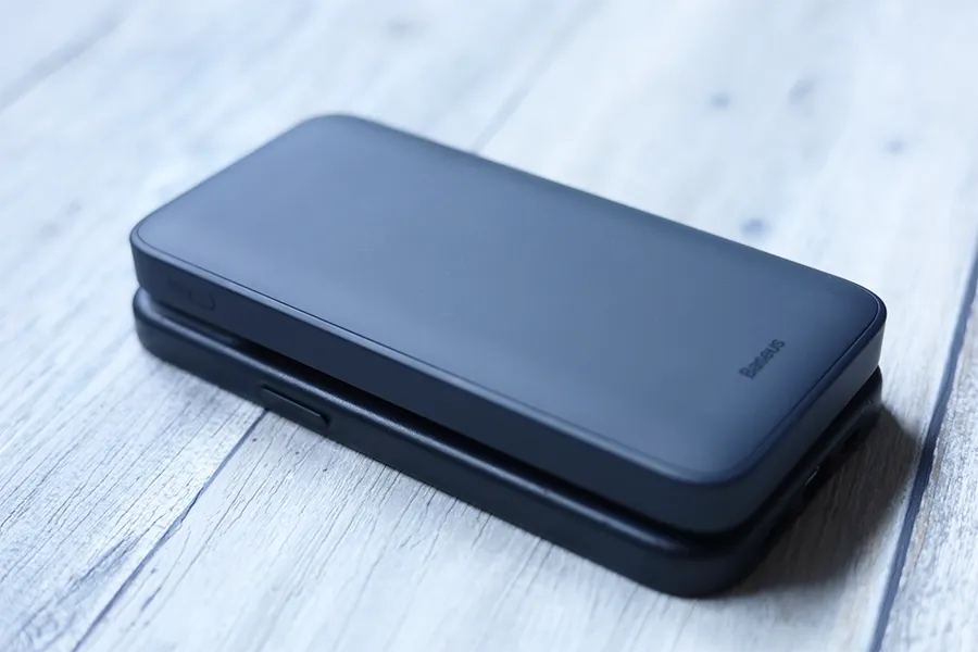 Baseus モバイルバッテリー ワイヤレス マグネット式はくっつけた状態で充電したらいい
