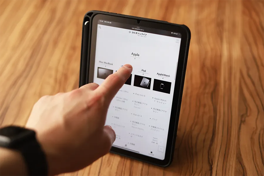 MOFT Snapタブレットケースとスタンドでブラウジングしやすい