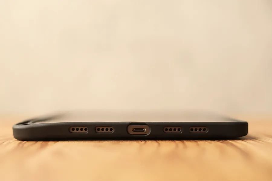 MOFT Snapタブレットケースのポート側