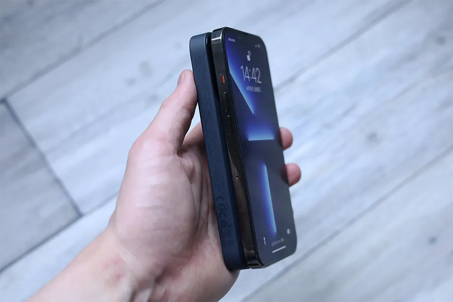 Baseus モバイルバッテリー ワイヤレス マグネット式iPhone 13 Pro
