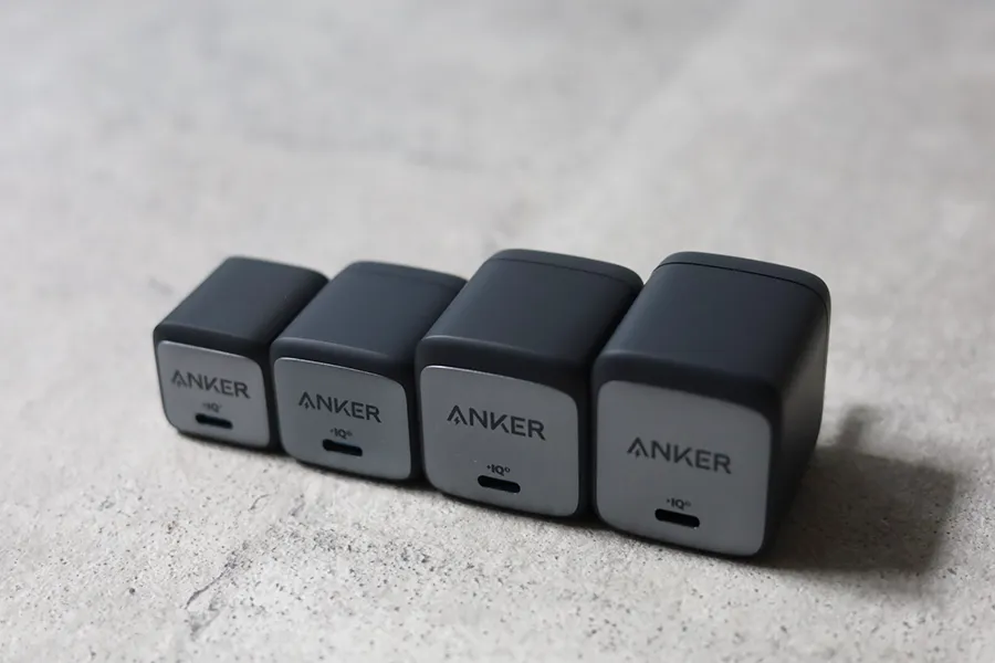 Anker 711 Charger (Nano II 30W) の前面