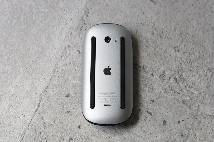 Magic Mouse 2 ブラック 背面