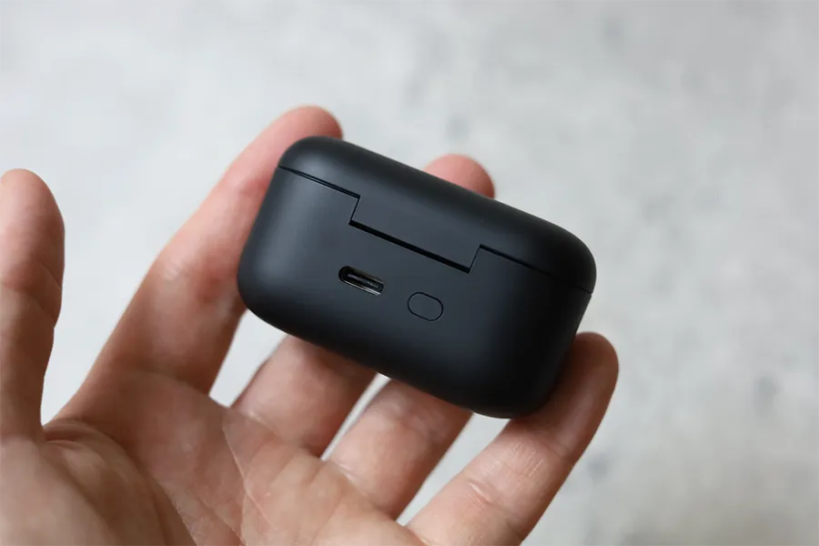 echo budsの充電ポートはUSB-C