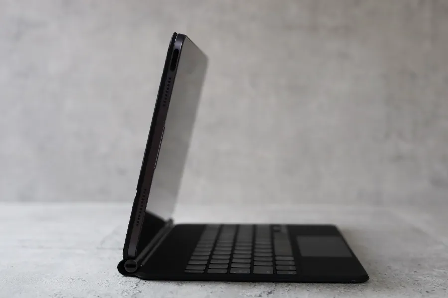 Magic KeyboardとiPadをたてたじょうたい