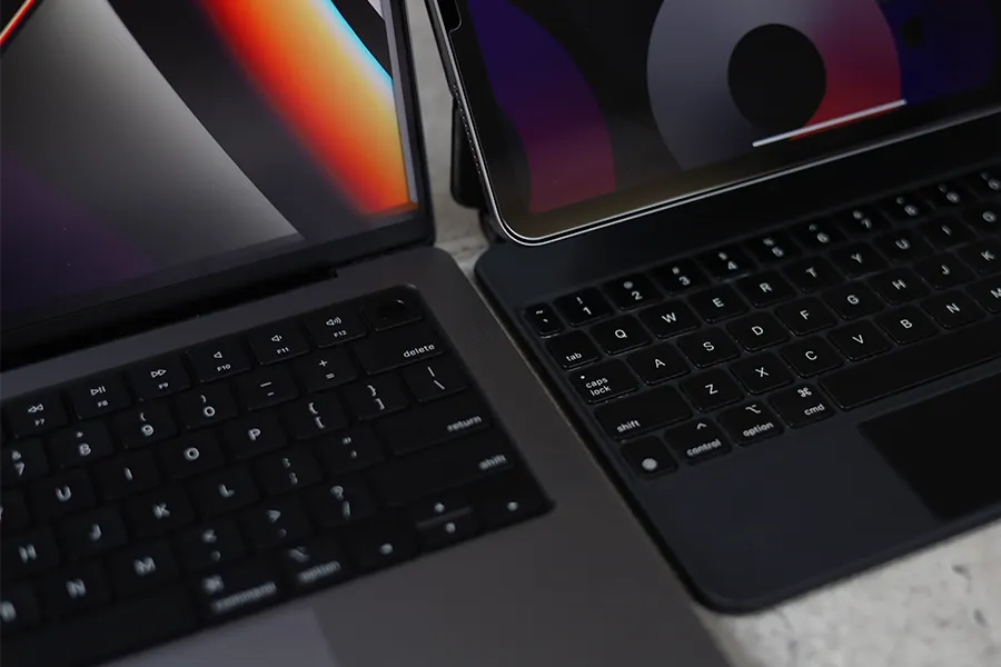 MacBookとiPadMagic Keyboardのアップ