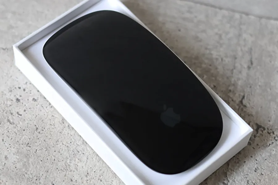 Magic Mouse 2 ブラックのアップ