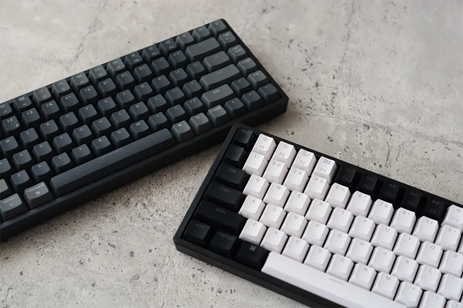 Keychron K@とホットスワップを並べた