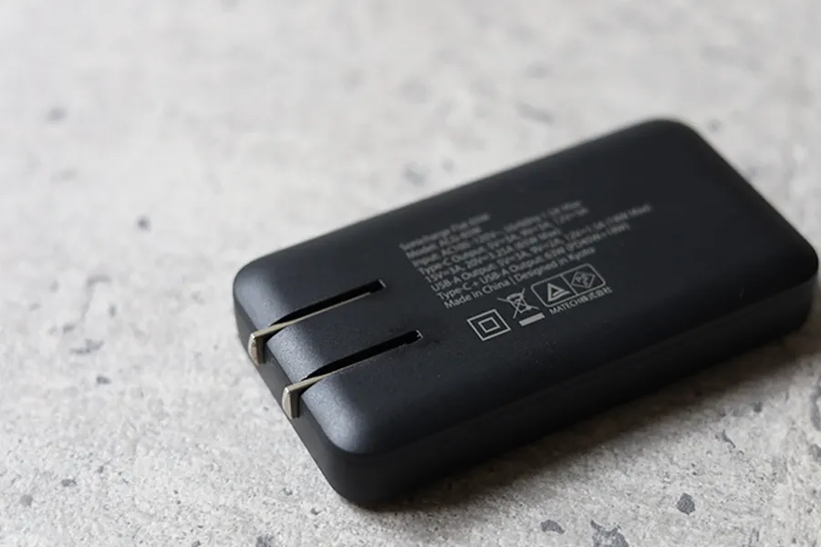 MATECH Sonicharge Flat 65Wはプラグ収納型