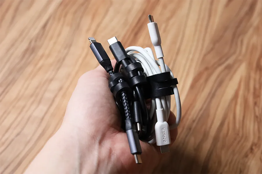 タバラットのケーブルクリップを握った状態