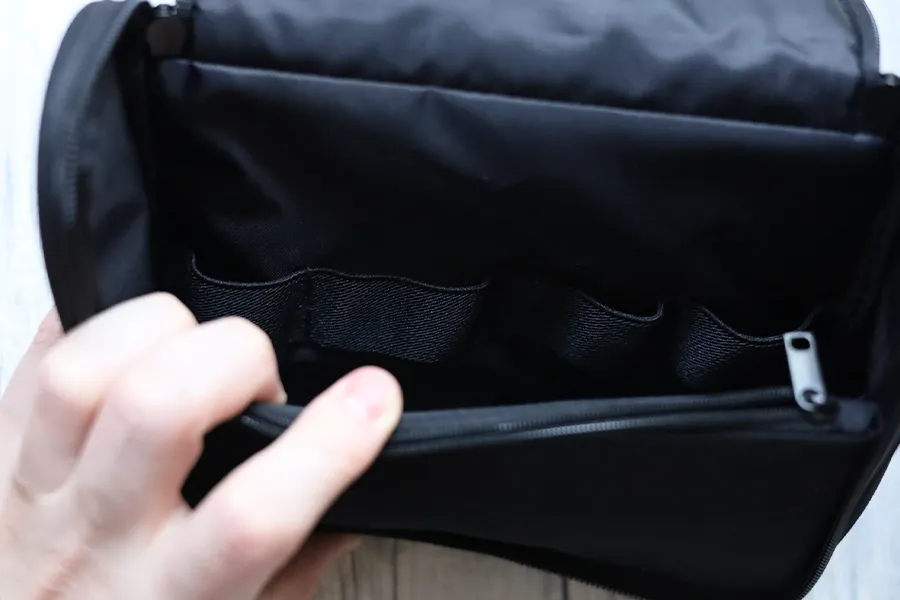 無印良品 ポリエステル吊して使える洗面用具ケースはペンケースの収納あり