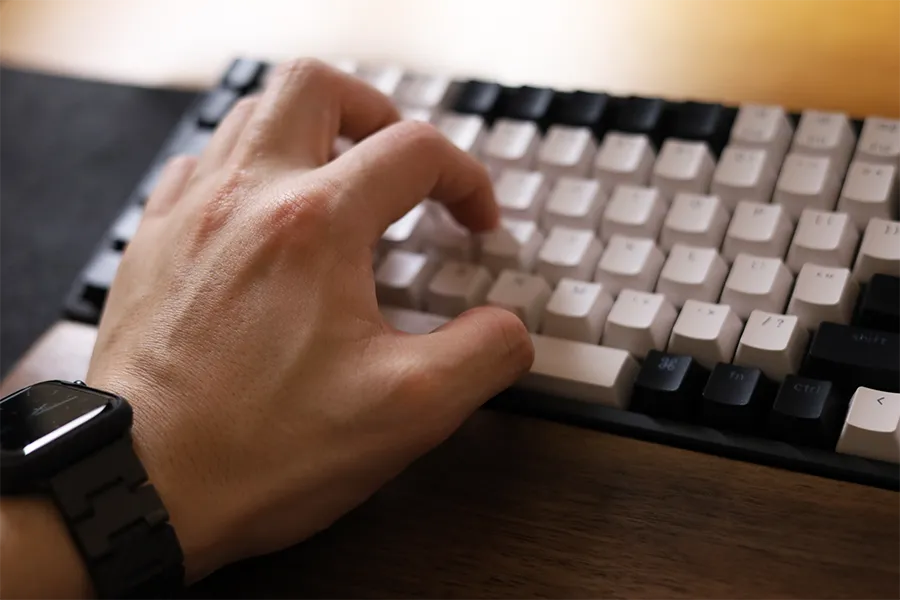 左手でKeychron K2打ち込み