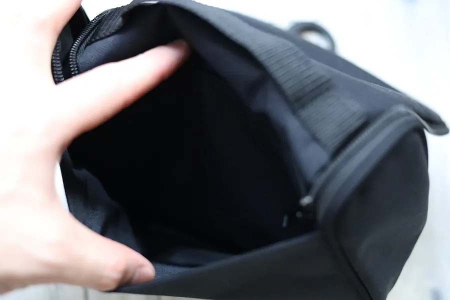 無印良品 ポリエステル吊して使える洗面用具ケースのポケット部分