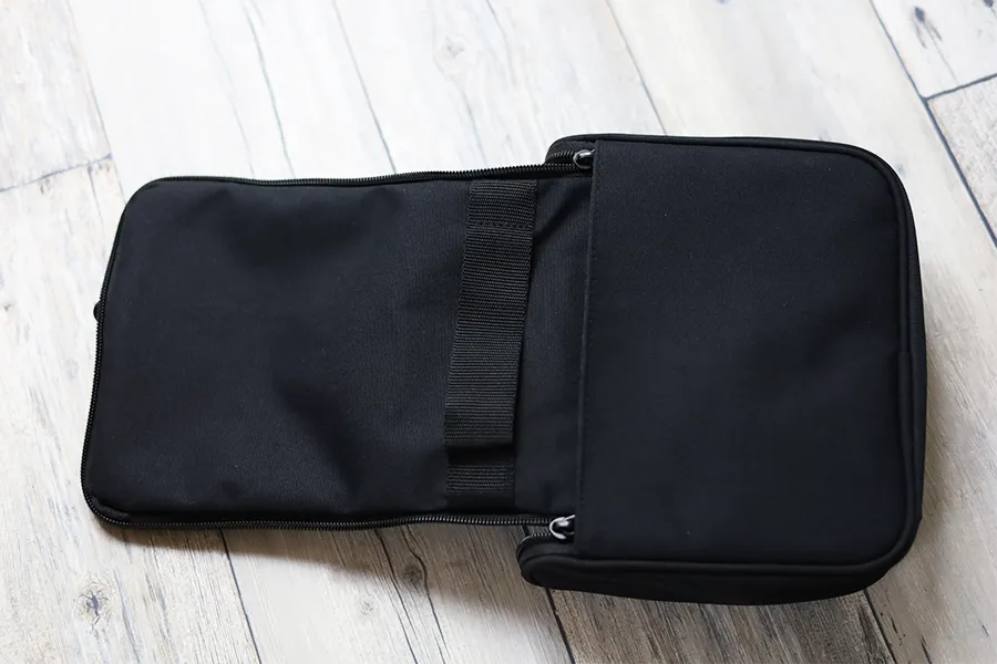 無印良品 ポリエステル吊して使える洗面用具ケースのポケット開いた裏面