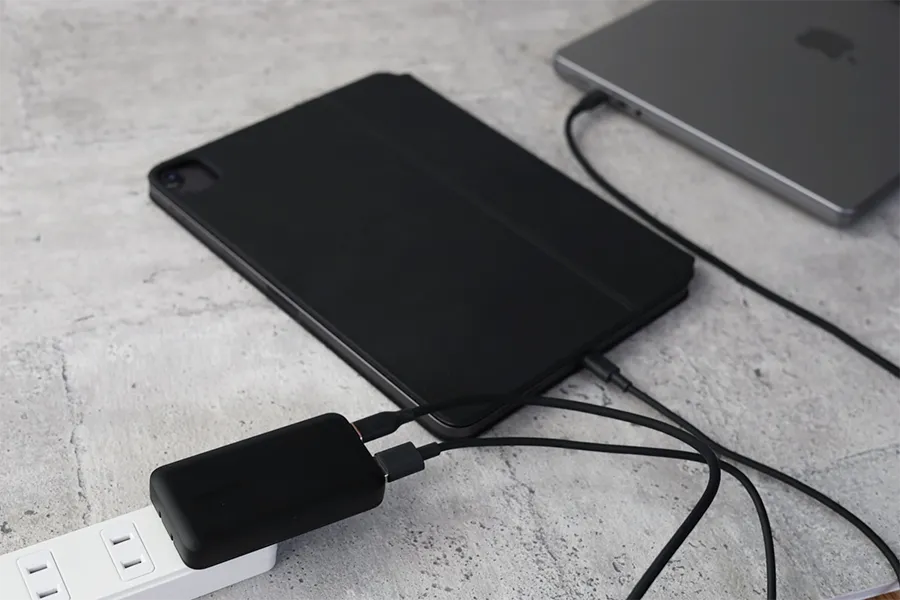 MATECH Sonicharge Flat 65WでMacBookとiPadを充電