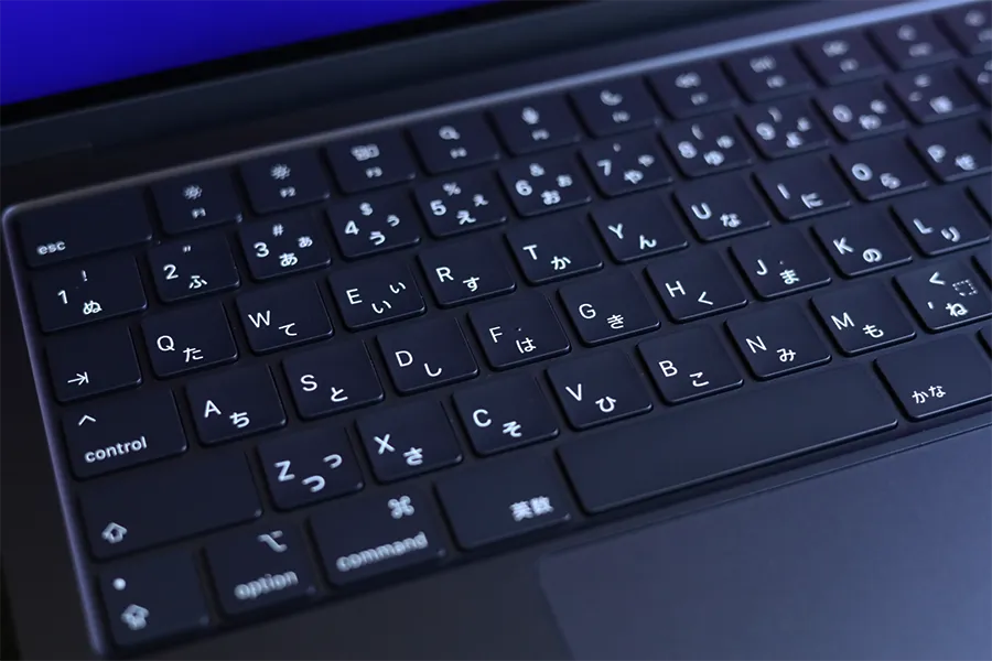 M2 MacBook Airミッドナイトのキーボード