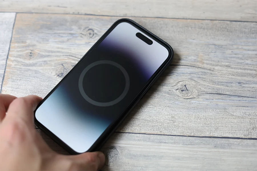 iPhone 14 ProのMagSafe画面になる