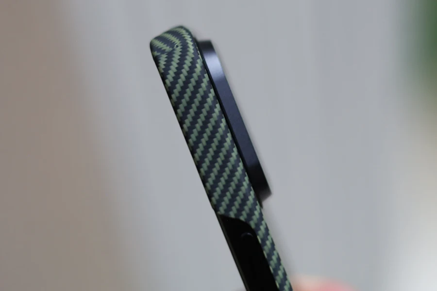 iPhone14 Pro用PITAKA MagEZ Case 3 序曲_ラプソディは問題なくカメラが飛び出ない