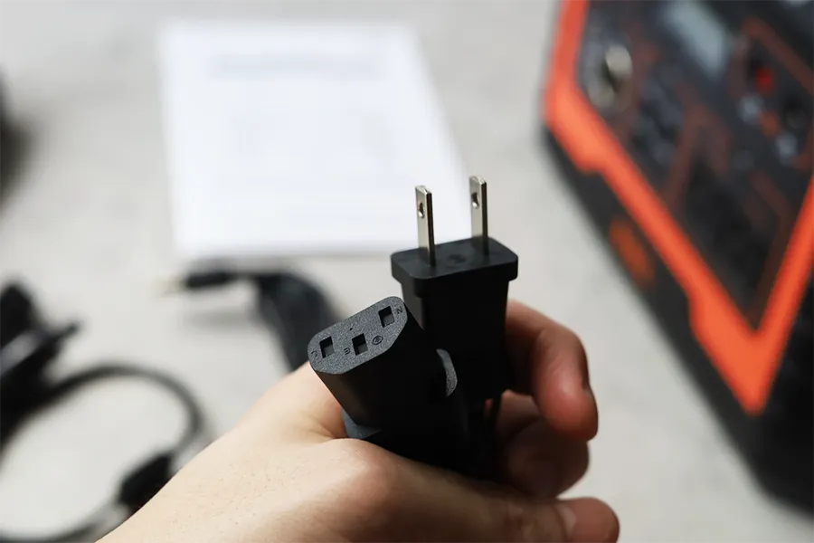 EBL PORTABLE Power Station MP1000電源コード1