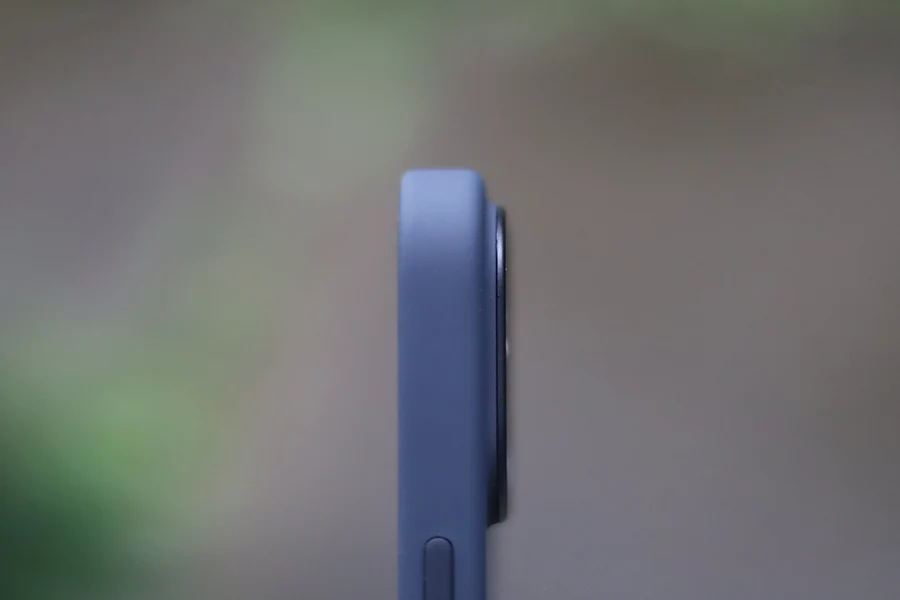 iPhone 14 Proシリコンケースのレンズ周り