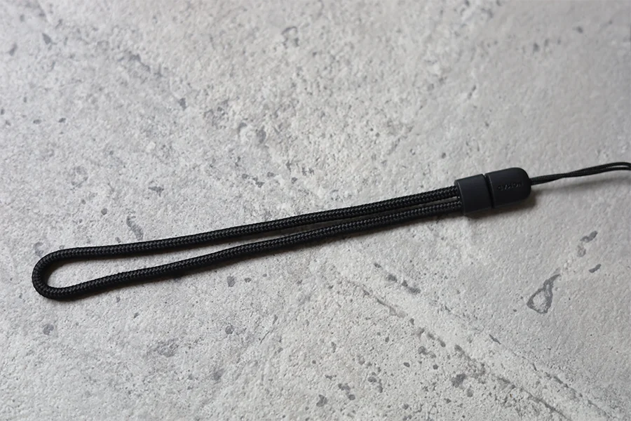ストラップは約14.5cm